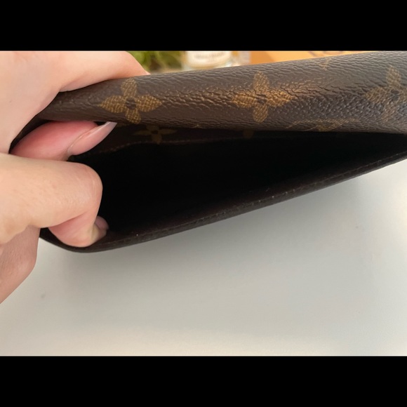 Authentic Louis Vuitton clutch/wallet - Picture 9 of 9